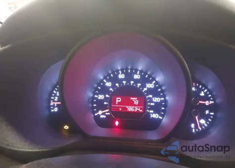 2016 Kia Soul z USA, uszkodzony, nr VIN KNDJN2A21G7842896